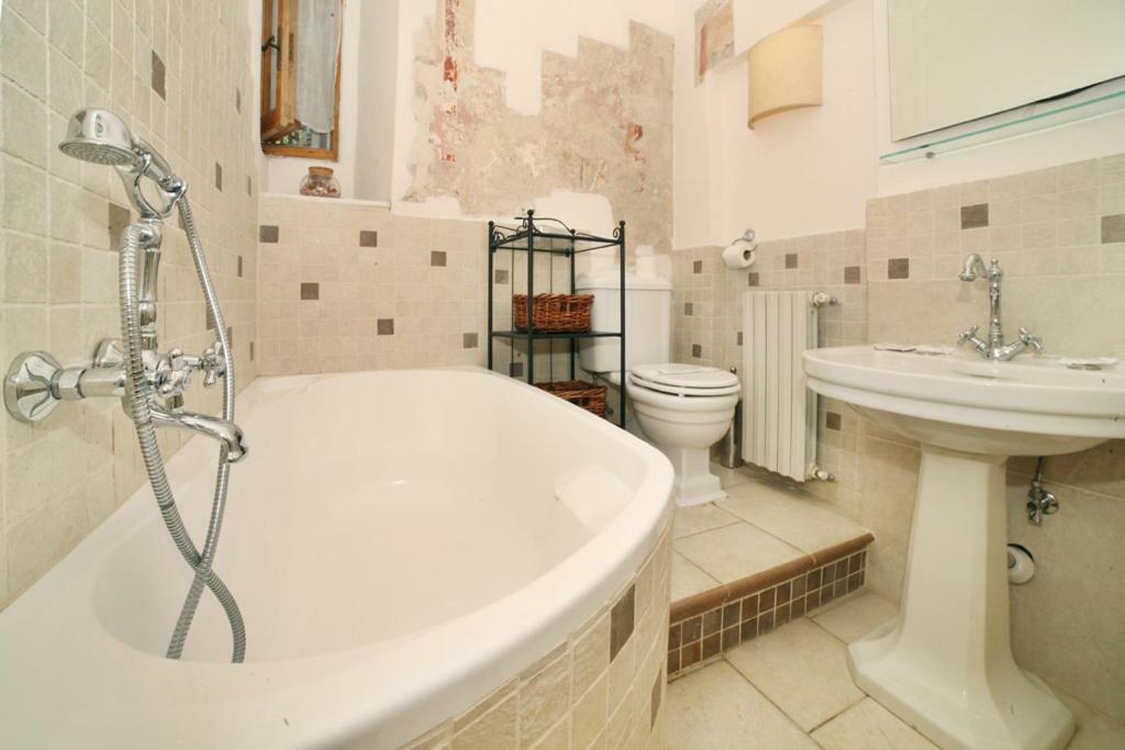 Villa In Private Estate,Shared Pool,Parking,3Km To Ponte Vecchio Florence Exterior photo